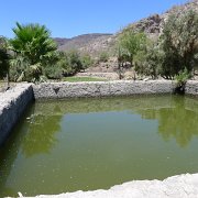 irrigation system built by the padres zavlažovací systém vybudovaný katolickými misionáři. Tedy, vybudovný místími obyvateli pod dohledem misionářů... : Baja2011